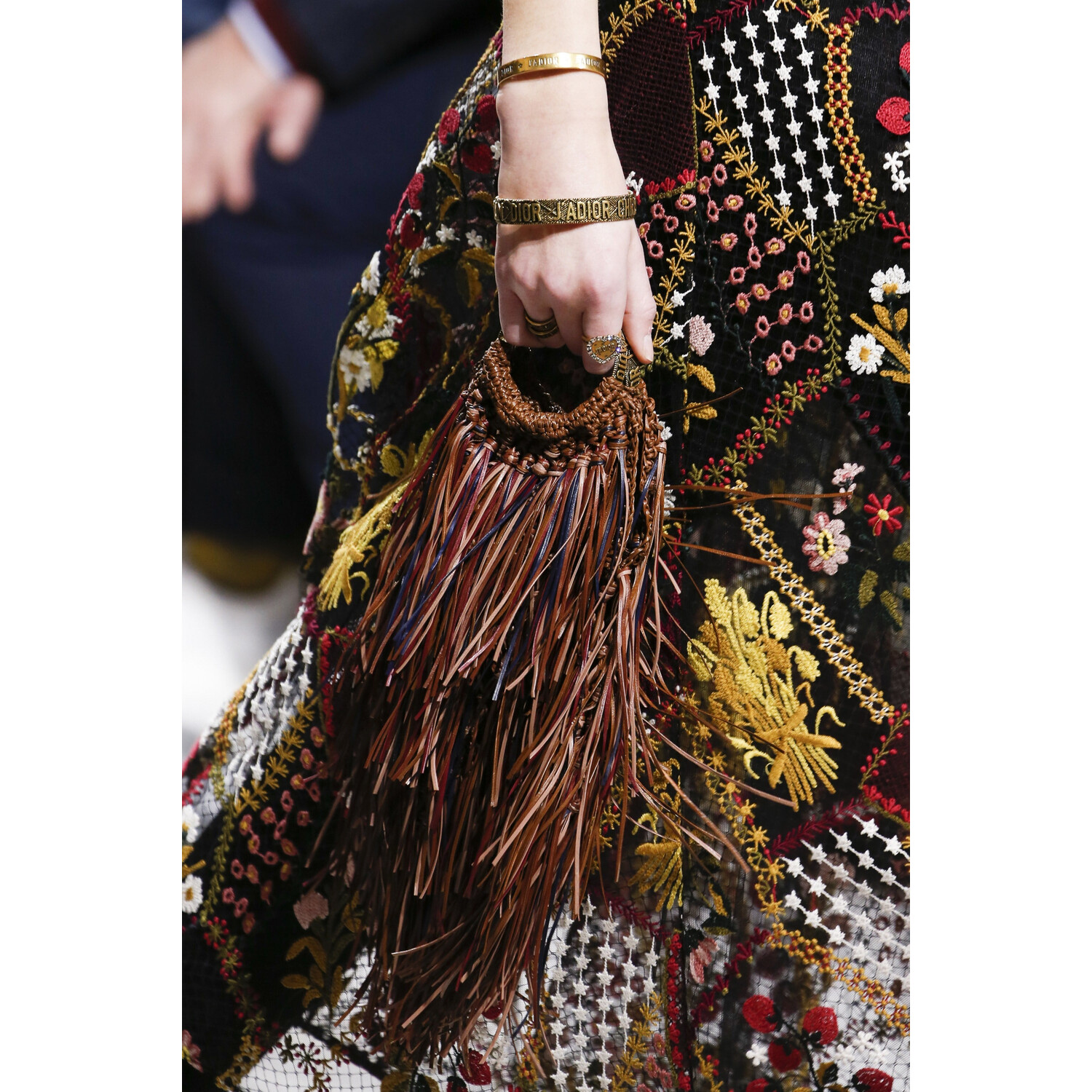 Фото Details Christian Dior , Details Dior Fall 2018 Ready-to-Wear , Детали показа Кристиан Диор , Детали показа Диор осень зима 2018 , Fashion show , неделя моды в Париже , PFW , Мария Грация Кьюри , Mainstyles